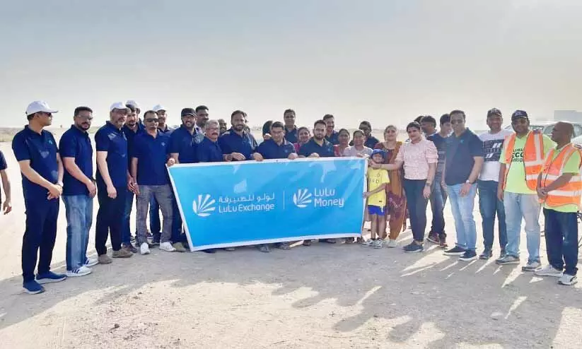 ഫ്ല​മിം​ഗോ ബീ​ച്ചി​ൽ ലു​ലു എ​ക്സ്ചേ​ഞ്ചി​ന്റെ ശു​ചീ​ക​ര​ണം