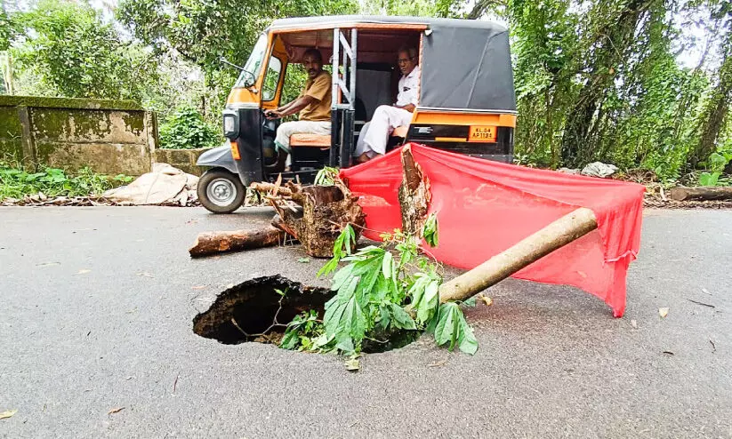 മ​ഴ ക​ന​ത്തു; ദു​രി​തഭീ​തി​​