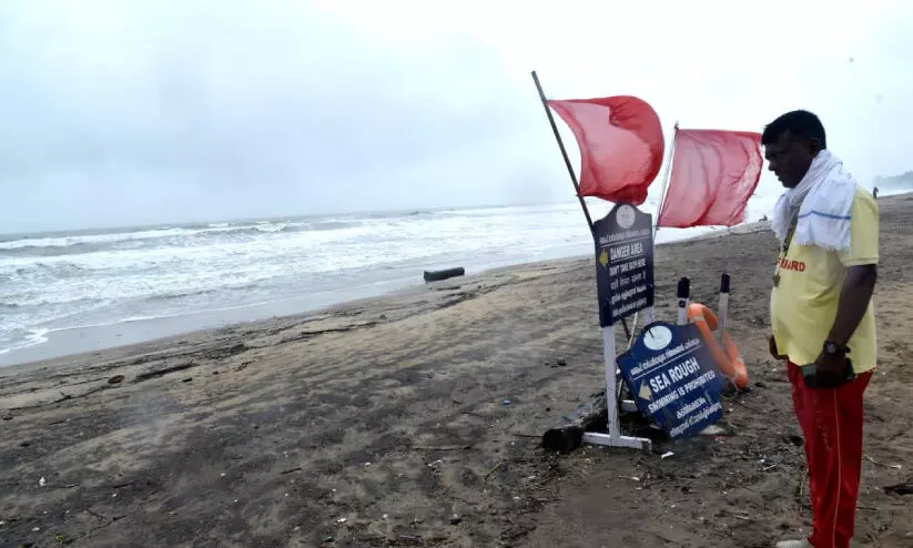 പയ്യാമ്പലത്ത് വീണ്ടും കടലേറ്റം