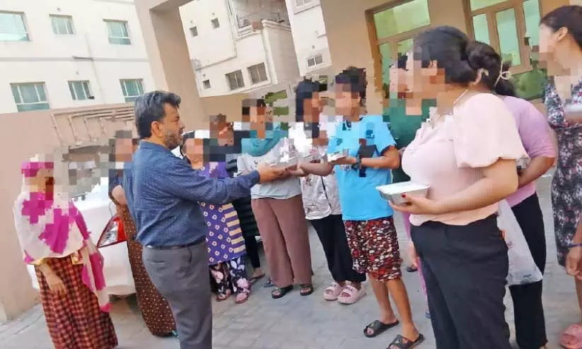 പ്ര​വാ​സി​ക​ൾ​ക്ക് ആ​ശ്വാ​സ​മാ​യി ലൈ​റ്റ്സ് ഓ​ഫ് കൈ​ൻ​ഡ്‌​നെ​സ് ബീ​റ്റ് ദ ​ഹീ​റ്റ് ഇ​നി​ഷ്യേ​റ്റി​വ്