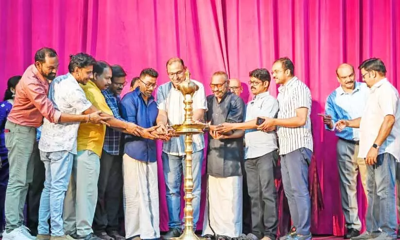 പ്രഫ. നരേന്ദ്രപ്രസാദ് അനുസ്മരണ നാടകോത്സവത്തിന് തുടക്കം പ്രഫ. നരേന്ദ്രപ്രസാദ് അനുസ്മരണ നാടകോത്സവത്തിന് തുടക്കം