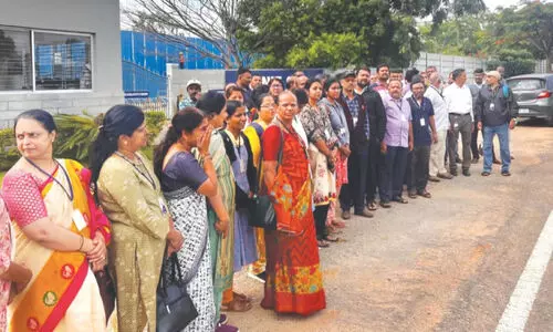 മൈ​സൂ​രു എ​ൻ.​ഐ.​ഇ.​ഐ.​ടി അ​ധ്യാ​പ​ക, ജീ​വ​ന​ക്കാ​ർ സ​മ​ര​ത്തി​ൽ