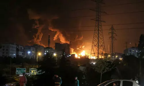 പിൻമാറില്ലെന്ന് ഇസ്രായേൽ, കടുപ്പിച്ച് ഇറാനും; യുദ്ധസമാന സാഹചര്യം ഒഴിവാക്കണമെന്ന് ലോകരാജ്യങ്ങൾ