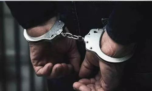 നി​ക്ഷേ​പ​ക​ന്‍റെ വ​ൻ​തു​ക മോ​ഷ്ടി​ച്ച സ്ത്രീ​ക്ക്​ ത​ട​വും പി​ഴ​യും