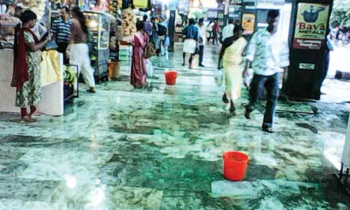 ചോർന്നൊലിച്ച് സ്റ്റേഡിയം ബസ് സ്റ്റാൻഡ്