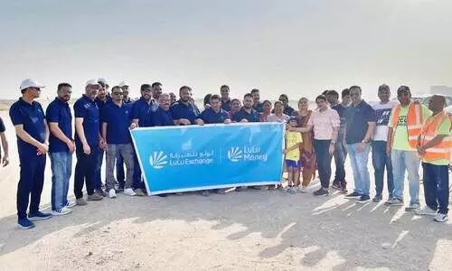 ഫ്ല​മിം​ഗോ ബീ​ച്ചി​ൽ ലു​ലു എ​ക്സ്ചേ​ഞ്ചി​ന്റെ ശു​ചീ​ക​ര​ണം