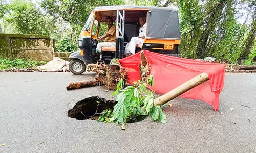 മ​ഴ ക​ന​ത്തു; ദു​രി​തഭീ​തി​​