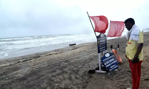 പയ്യാമ്പലത്ത് വീണ്ടും കടലേറ്റം