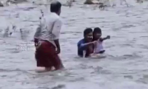 ഉത്സവത്തിനെത്തിയ കുട്ടി ഒഴുക്കിൽപെട്ടു; രക്ഷപ്പെടുത്തി യുവാക്കൾ