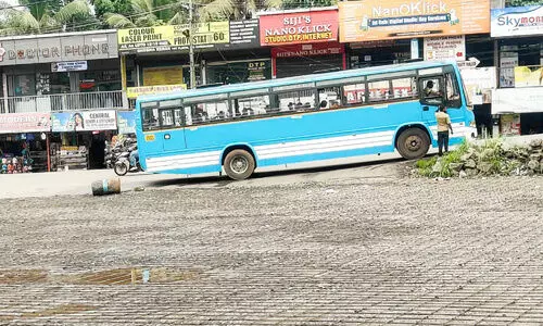 തിരുവല്ല വൈ.എം.സി.എ കവലയിൽ ഗതാഗതക്കുരുക്ക്​ രൂക്ഷം; സ്വകാര്യ ബസ്​ സ്റ്റാൻഡ്​ പുനർനിർമാണം ഇഴയുന്നു