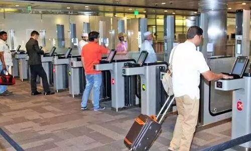 കുടുംബ യാത്രക്ക് ഇ-വേഗം; കുട്ടികൾക്കുമുണ്ട് ഇ-ഗേറ്റ് കുടുംബ യാത്രക്ക് ഇ-വേഗം; കുട്ടികൾക്കുമുണ്ട് ഇ-ഗേറ്റ്