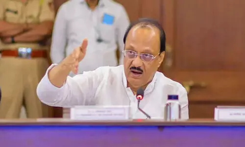 തുരുമ്പെടുത്ത പാലത്തിൽ നിരവധി പേർ ഒന്നിച്ചെത്തിയതാണ് അപകടകാരണം; ഉപമുഖ്യമന്ത്രി അജിത് പവാർ