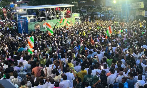 പെരുമഴയിൽ പ്രിയങ്കയെത്തി; നിലമ്പൂരിൽ ആവേശം പെയ്തിറങ്ങി