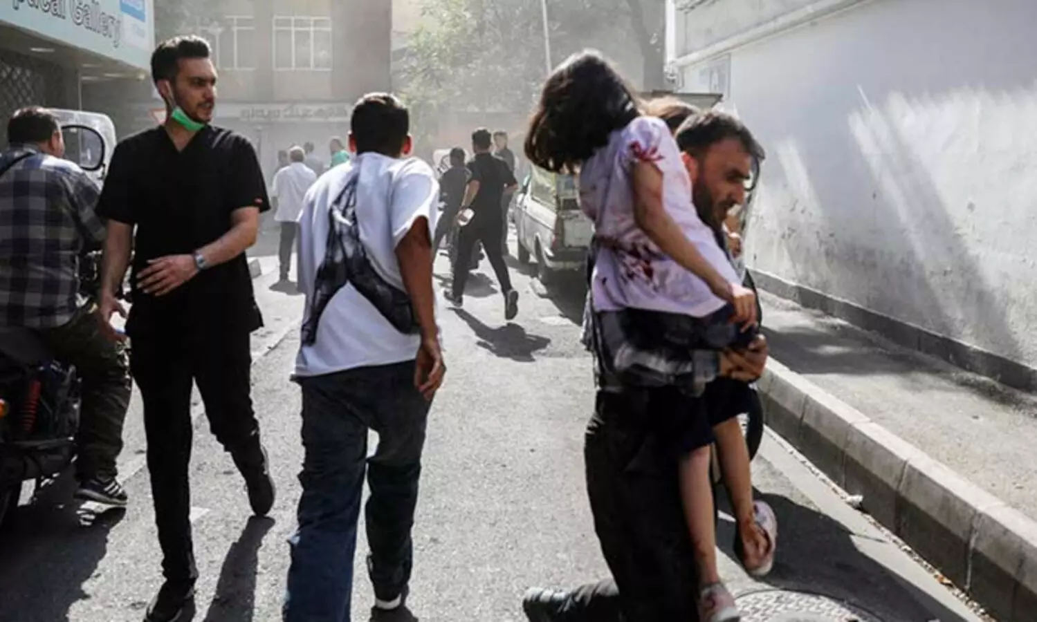 ‘മൂന്ന് ദിവസമായി ഞങ്ങൾ ഉറങ്ങിയിട്ട്,   എ​​ന്തെങ്കിലും സംഭവിക്കും മുമ്പ് ഞങ്ങളെ ഒഴിപ്പിക്കൂ...’;  കേന്ദ്രത്തോട് ഇറാനിലെ   ഇന്ത്യൻ വിദ്യാർഥികൾ