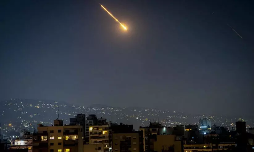 മണ്ണിൽ നാശം വിതച്ച് ആകാശയുദ്ധം