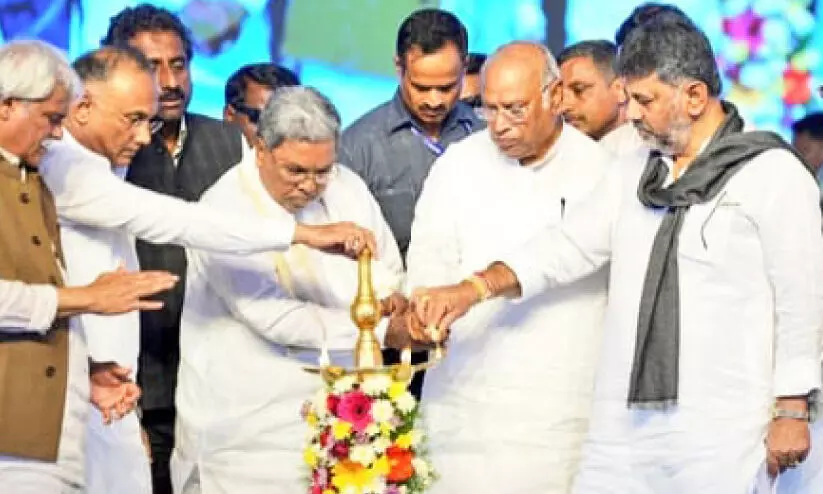 ക​ല്യാ​ണ ക​ർ​ണാ​ട​ക ബം​ഗ​ളൂ​രു പോ​ലെ വി​ക​സി​പ്പി​ക്ക​ണം-​ഖാ​ർ​ഗെ; ഫ​ണ്ട് പൂ​ർ​ണ​മാ​യും വി​നി​യോ​ഗി​ക്കു​ന്നു​ണ്ടെ​ന്ന് ഉ​റ​പ്പാ​ക്ക​ണം