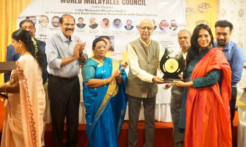 കവിതാമത്സരം: രമ പിഷാരടിക്ക് സമ്മാനം കവിതാമത്സരം: രമ പിഷാരടിക്ക് സമ്മാനം