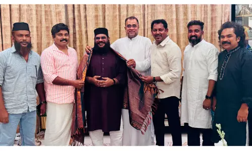 സൂ​ഫി ഗാ​യ​ക​ൻ കെ.​എ​ച്ച് താ​നൂ​രി​നെ ആ​ദ​രി​ച്ചു