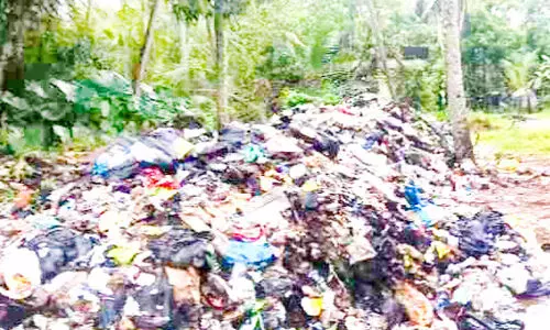 ജനവാസമേഖലയിൽ മാലിന്യനിക്ഷേപം