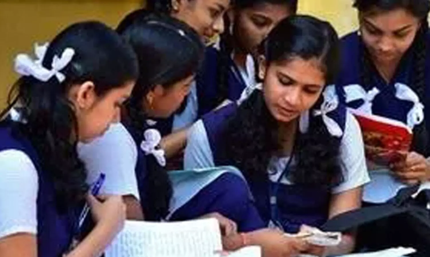 പ്ലസ്​ വൺ ക്ലാസുകൾ നാളെ മുതൽ; കൂടുതൽ സീറ്റ്​   ഒഴിഞ്ഞുകിടക്കുന്നത്​ പത്തനംതിട്ടയിൽ