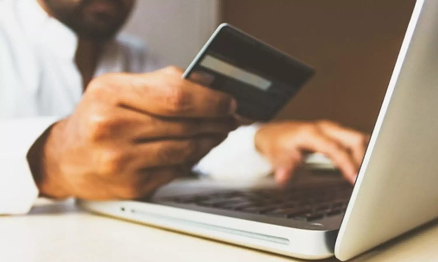 മധ്യവർഗത്തിന് 10 ലക്ഷത്തിന്റെ കാർ വേണോ? ഐഫോണിന് പകരം മ്യൂച്ചൽഫണ്ട് ആ​യാൽ ഗുണങ്ങളിതാണ്