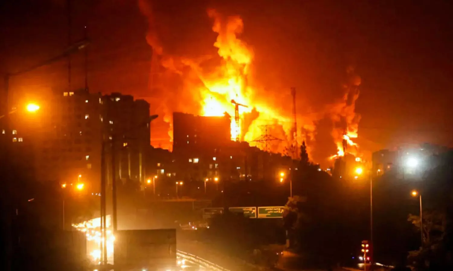 ചോരവാർന്ന് പശ്ചിമേഷ്യ: ആ​ക്ര​മ​ണം രൂ​ക്ഷം; വ്യാ​പ​ക നാ​ശം