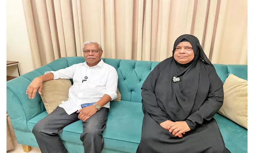 അവസാന നിമിഷം വിമാനം മാറി;ഹസ്സൻ പറന്നിറങ്ങിയത് പുതുജീവിതത്തിലേക്ക് അവസാന നിമിഷം വിമാനം മാറി;ഹസ്സൻ പറന്നിറങ്ങിയത് പുതുജീവിതത്തിലേക്ക്