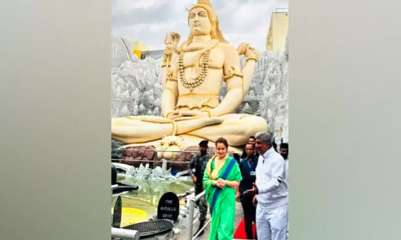 ക​ങ്ക​ണ റ​ണാ​വ​ത്ത് ബം​ഗ​ളൂ​രു​വി​ൽ ക്ഷേ​ത്ര​ങ്ങ​ൾ സ​ന്ദ​ർ​ശി​ച്ചു