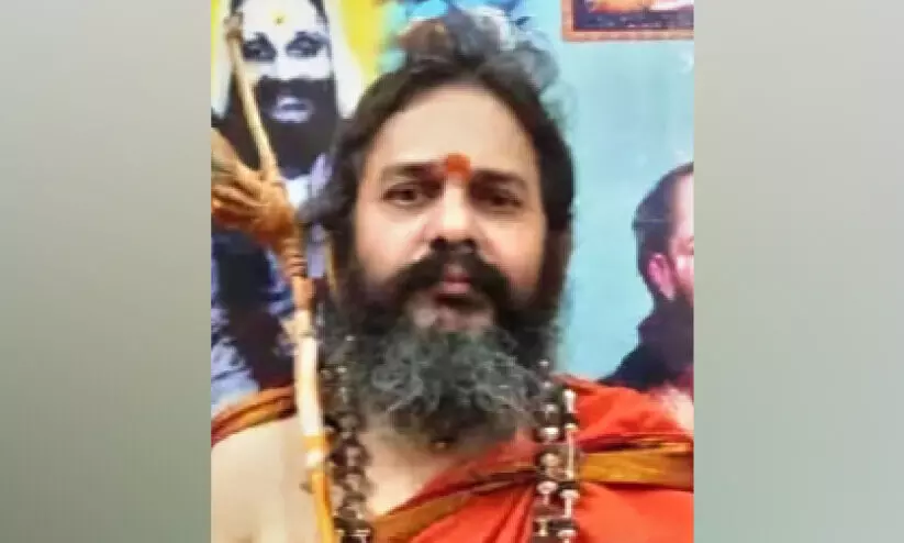 മുസ്ലിം, ക്രിസ്ത്യൻ വിഭാഗങ്ങളെ ആക്രമിക്കാൻ ആഹ്വാനം; ആനന്ദ സരസ്വതി സ്വാമിക്കെതിരെ കേസ് മുസ്ലിം, ക്രിസ്ത്യൻ വിഭാഗങ്ങളെ ആക്രമിക്കാൻ ആഹ്വാനം; ആനന്ദ സരസ്വതി സ്വാമിക്കെതിരെ കേസ്