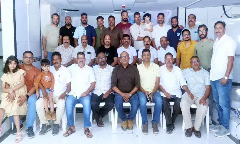 ക​രു​വാ​ര​ക്കു​ണ്ട് പാ​ലി​യേ​റ്റി​വ് ജി​ദ്ദ ചാ​പ്റ്റ​ർ സ്വീ​ക​ര​ണ​വും യാ​ത്ര​യ​യ​പ്പും