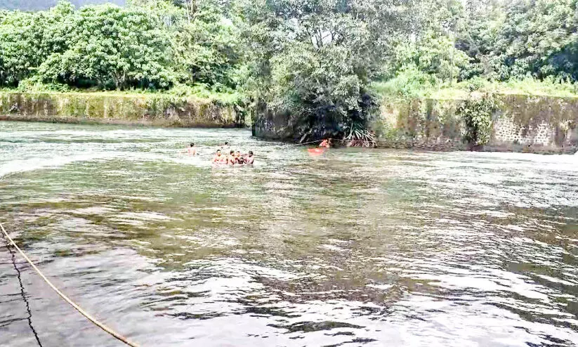 മുന്നറിയിപ്പ് സംവിധാനങ്ങളില്ല; മരണക്കെണിയായി ത്രിവേണി സംഗമം മുന്നറിയിപ്പ് സംവിധാനങ്ങളില്ല; മരണക്കെണിയായി ത്രിവേണി സംഗമം