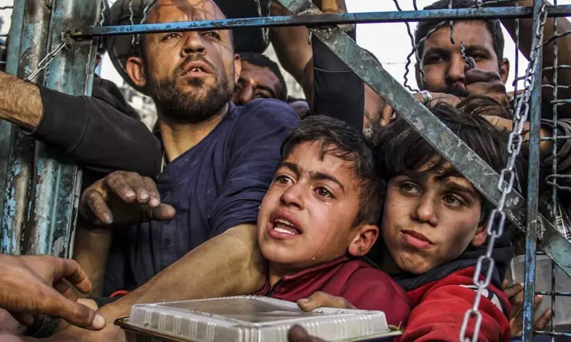 ഗസ്സയിൽ നിന്ന് വാക്കുകൾ തോറ്റുപോവുന്ന ദൃശ്യങ്ങൾ; പട്ടിണിക്കിടയിലും ഇസ്രായേൽ സൈന്യത്തിന്റെ സംഹാര താണ്ഡവം