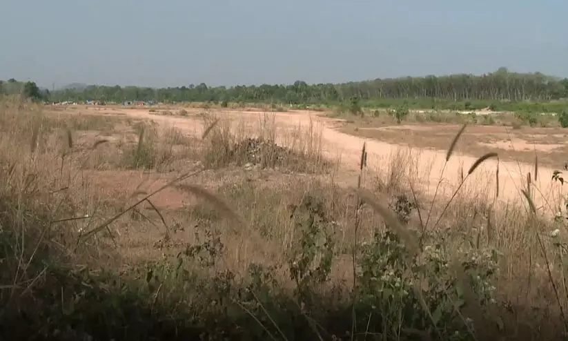 ആറന്മുളയിലെ വിവാദ വിമാനത്താവളഭൂമി: 65 ഹെക്ടറിൽ പുഞ്ചകൃഷിയെന്ന് കൃഷിവകുപ്പ്, എതിർപ്പുമായി സി.പി.എമ്മും