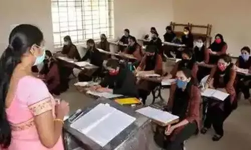 തസ്തിക വെട്ടിക്കുറക്കൽ; കോളജ് അധ്യാപക നിയമനം ‘പൂട്ടിക്കെട്ടി’ സർക്കാർ തസ്തിക വെട്ടിക്കുറക്കൽ; കോളജ് അധ്യാപക നിയമനം ‘പൂട്ടിക്കെട്ടി’ സർക്കാർ