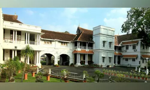 കാവിവത്​കരണം രാജ്​ഭവന്​ പുറ​ത്തേക്കും; നിഗൂഢ മൗനത്തിൽ മുഖ്യമന്ത്രി