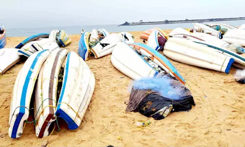 കടൽക്ഷോഭം; തീരദേശം വറുതിയിൽ