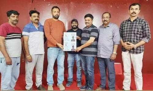 ‘തോ​റ്റ​വ​ന്റെ പു​സ്ത​കം’ ക​വ​ർ ചി​ത്ര പ്ര​കാ​ശ​നം