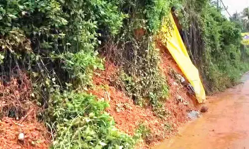 ദേ​ശീ​യ​പാ​ത സം​ര​ക്ഷ​ണ ഭി​ത്തി ത​ക​ർ​ന്നു; കു​ടും​ബം അ​പ​ക​ട ഭീ​ഷ​ണി​യി​ൽ