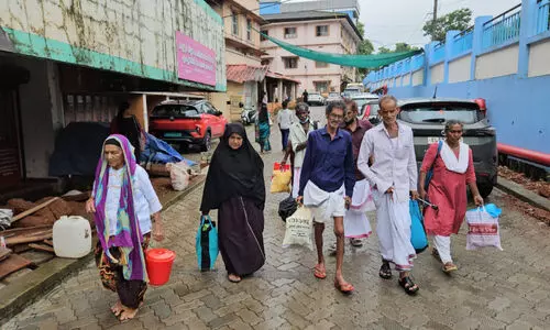 ജില്ല ആശുപത്രിയിലെ ഓപറേഷൻ തിയറ്ററിൽ ചോർച്ച; ശസ്ത്രക്രിയ മുടങ്ങി