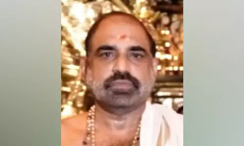 യു​വ​തി​യെ ബ​ലാ​ത്സം​ഗം ചെ​യ്യാ​ൻ ശ്ര​മി​ച്ച മലയാളി പൂ​ജാ​രി അ​റ​സ്റ്റി​ൽ