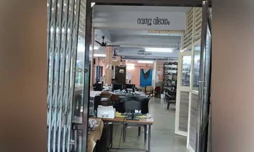 ഉദ്യോഗസ്ഥരെല്ലാം മുഖ്യമന്ത്രിയുടെ പരിപാടിയിൽ; സോണൽ ഓഫിസ് ‘കാലി’ ഉദ്യോഗസ്ഥരെല്ലാം മുഖ്യമന്ത്രിയുടെ പരിപാടിയിൽ; സോണൽ ഓഫിസ് ‘കാലി’