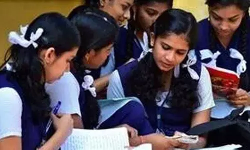 പ്ലസ്​ വൺ ക്ലാസുകൾ നാളെ മുതൽ; കൂടുതൽ സീറ്റ്​   ഒഴിഞ്ഞുകിടക്കുന്നത്​ പത്തനംതിട്ടയിൽ