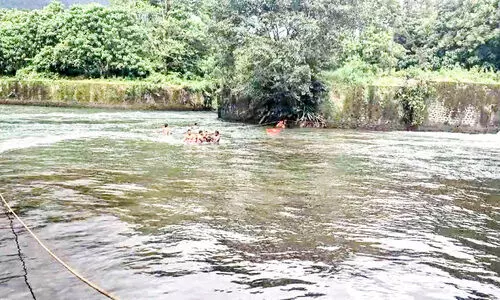 മു​ന്ന​റി​യി​പ്പ്​ സം​വി​ധാ​ന​ങ്ങ​ളി​ല്ല; മ​ര​ണ​ക്കെ​ണി​യാ​യി ത്രി​വേ​ണി സം​ഗ​മം