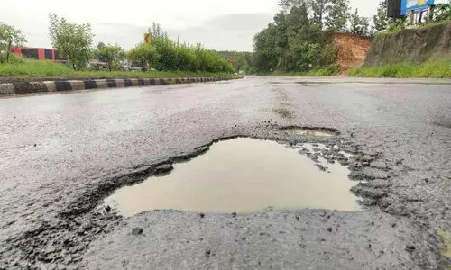 ജീവിതം കുഴിയിൽ... ജീവിതം കുഴിയിൽ...