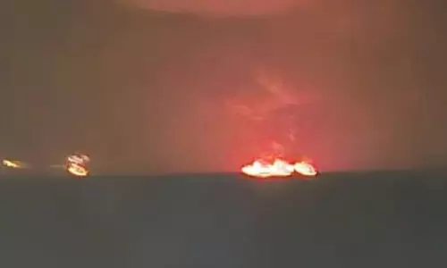 ഒമാൻ കടലിടുക്കിൽ എണ്ണക്കപ്പലുകൾ കൂട്ടിയിടിച്ച് കത്തി; അപകടത്തിൽപെട്ടത് അമേരിക്കൻ കപ്പൽ