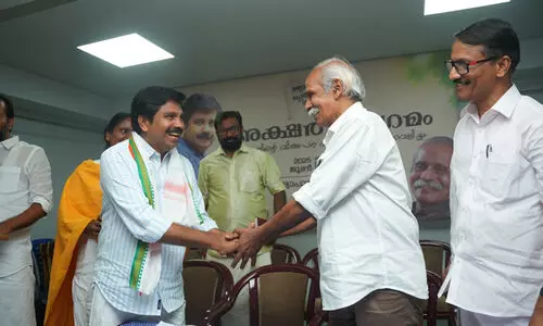 നിലമ്പൂരില്‍ എനിക്ക് വോട്ടുണ്ടെങ്കില്‍ ഫാഷിസത്തിനെതിരെ പോരാടുന്ന രാഹുല്‍ഗാന്ധിയുടെ കോണ്‍ഗ്രസിന് -കല്‍പറ്റ നാരായണന്‍