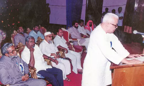 കെ​ണി​യി​ൽ കു​ടു​ങ്ങി​യ​താ​ര്?