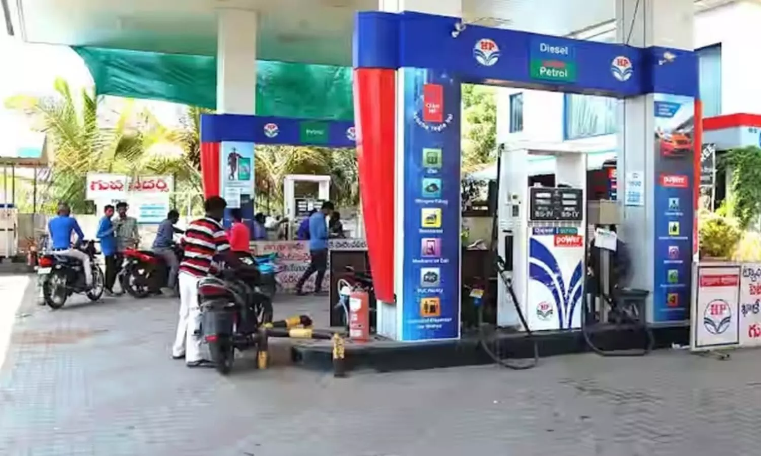 പെട്രോൾ പമ്പുകളിലേത് പൊതു ശുചിമുറിയല്ല - ഹൈകോടതി