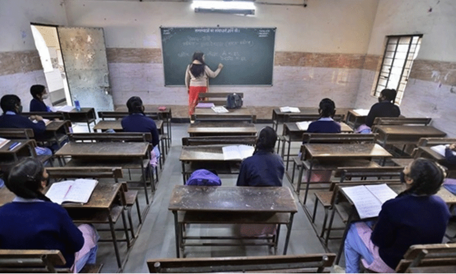 മഹാരാഷ്ട്രയിൽ മൂന്നാം ഭാഷയായി ഹിന്ദി; വിമർശനം ശക്തം