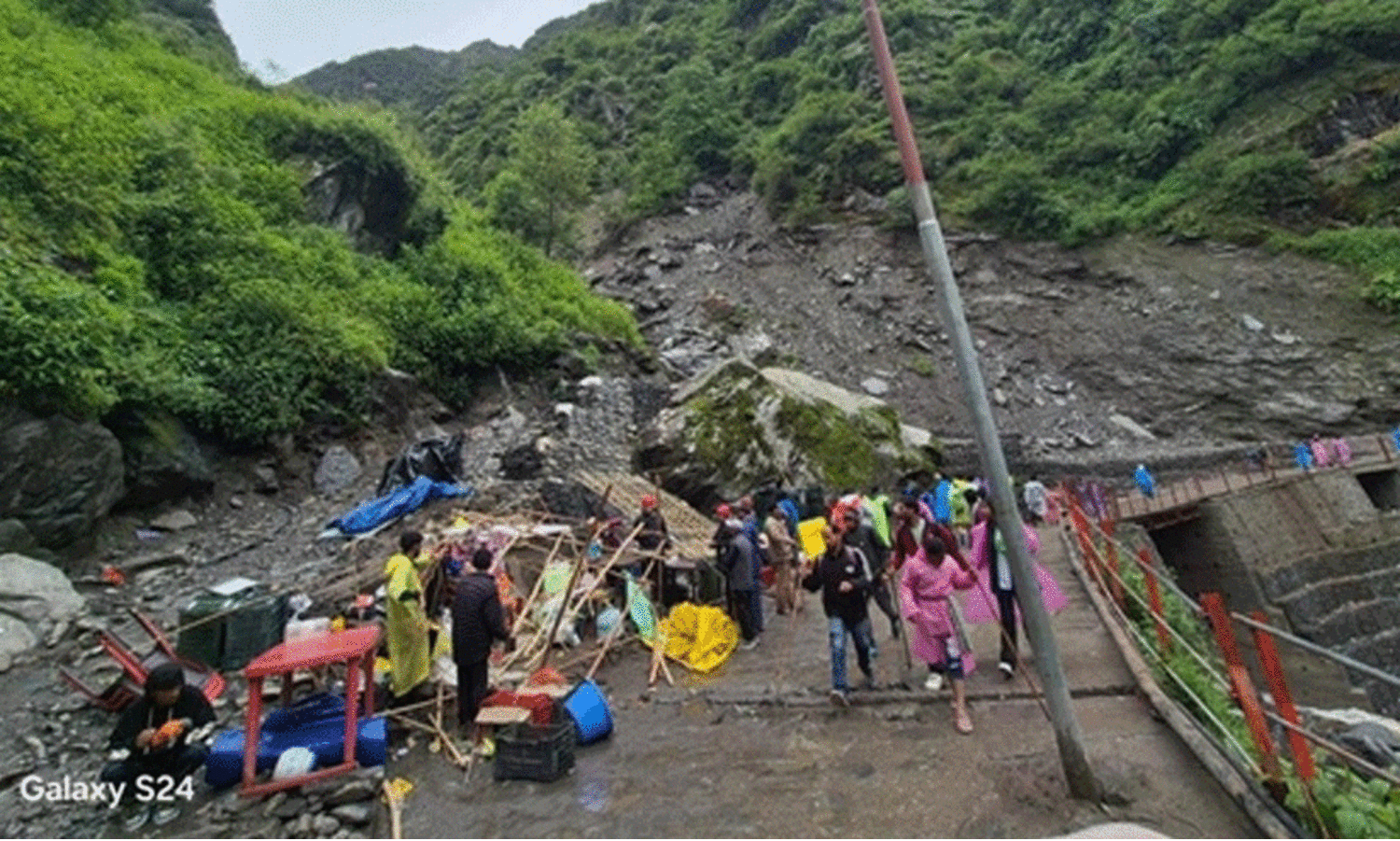 കേദാർനാഥ് ട്രെക്കിങ് റൂട്ടിൽ മണ്ണിടിച്ചിൽ; രണ്ട് മരണം